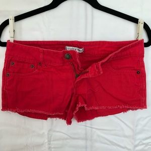 Red denim shorts ❤️